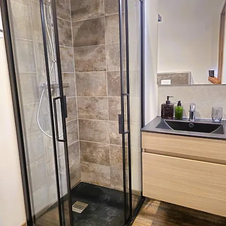 Mitrons - 1b 아파트